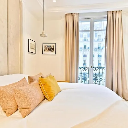 Le Carré Parisien *